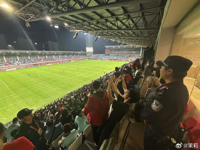  前國足主帥米盧現身球場(chǎng)，觀(guān)看U20國足vs卡塔爾U20