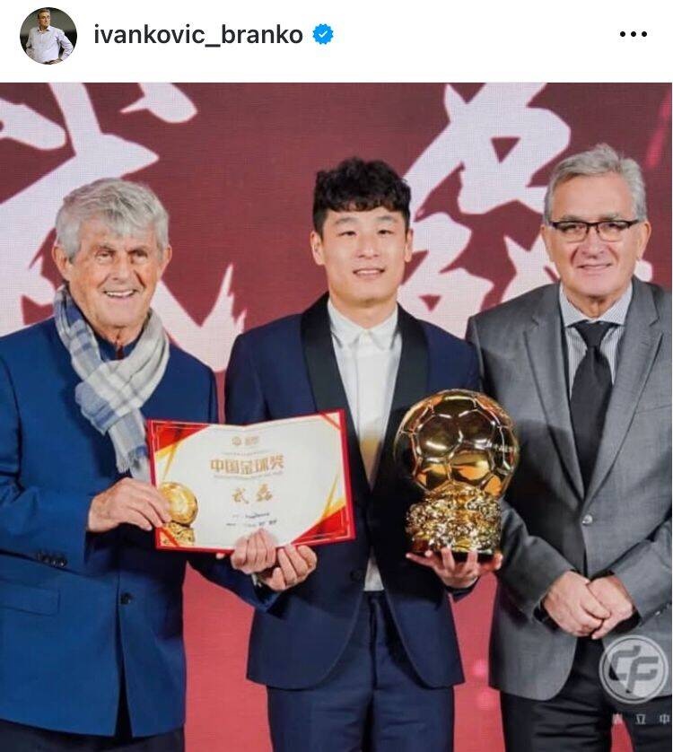  出席中國金球獎頒獎儀式，伊萬(wàn)曬與武磊、米盧同框照片