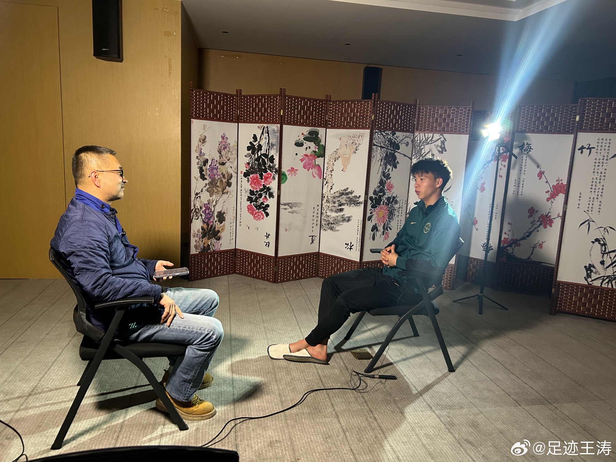  記者：王鈺棟視韋世豪為偶像&想加他微信，現進(jìn)了國足不知加到?jīng)]