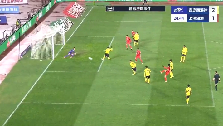  這球漂亮！19歲李新翔晃過(guò)張呈棟單挑防線(xiàn)破門(mén)，海港生涯處子球！