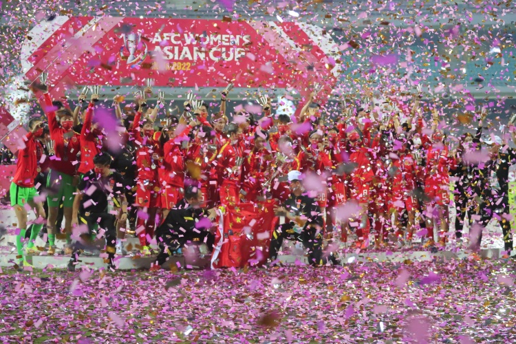  中國女足亞洲杯奪冠三周年！決賽3-2逆轉韓國，時(shí)隔16年再登頂