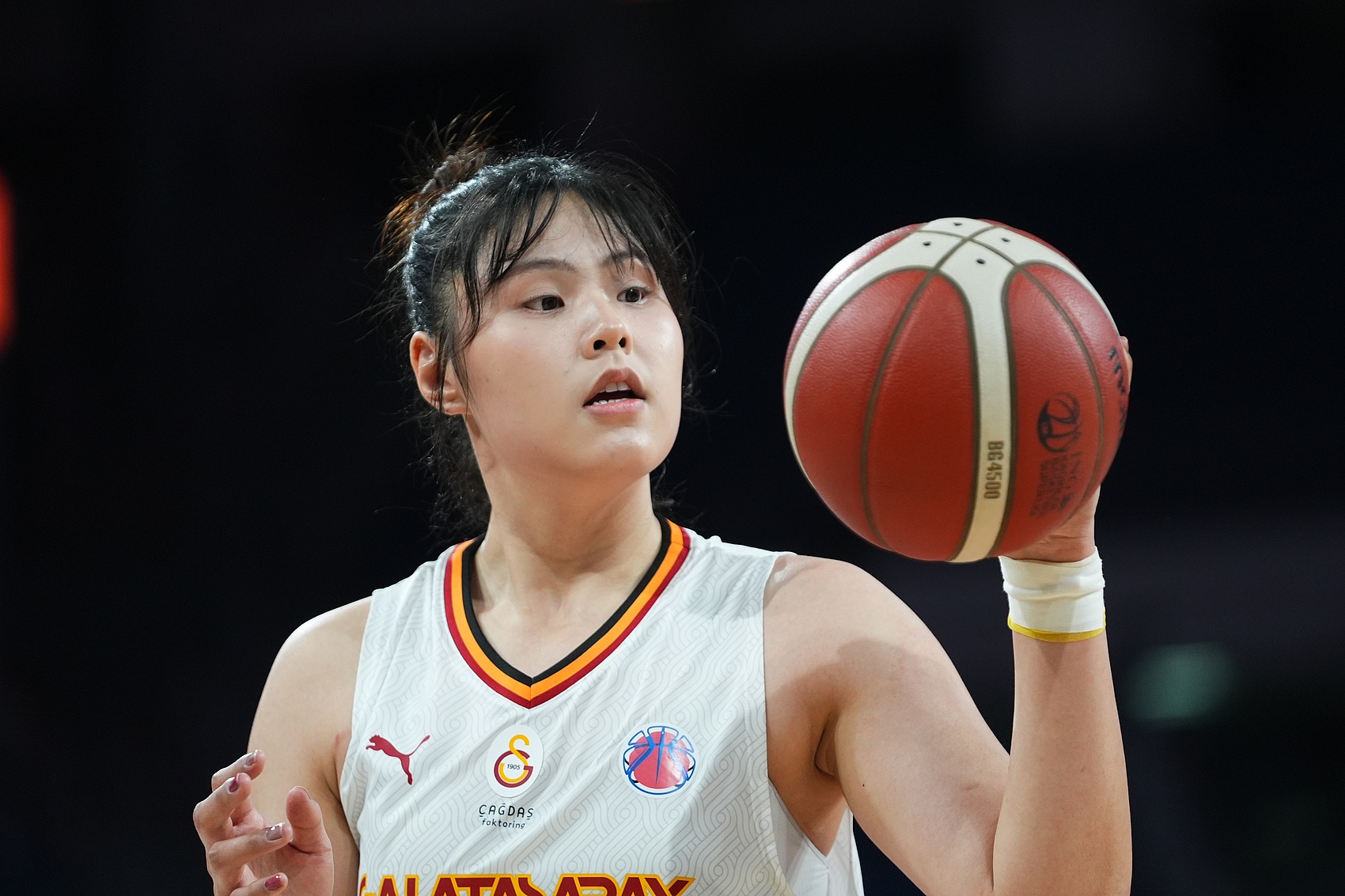  穩定高效！李月汝9中6得到18分10板1助2斷1帽 罰球6中6