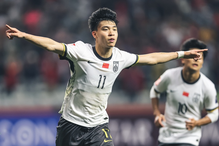  北青體育：18歲“跳級生”王鈺棟有望進(jìn)入國足客戰沙特名單！